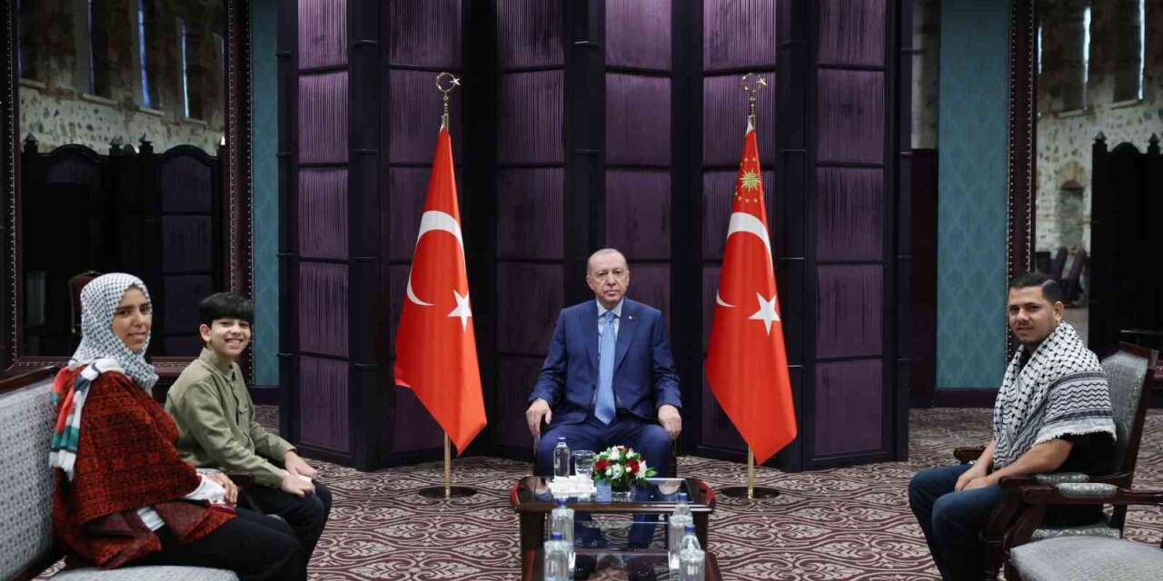 Cumhurbaşkanı Erdoğan, 11 yaşındaki Gazzeli Ramazan Ebu Cezer ve ailesini kabul etti