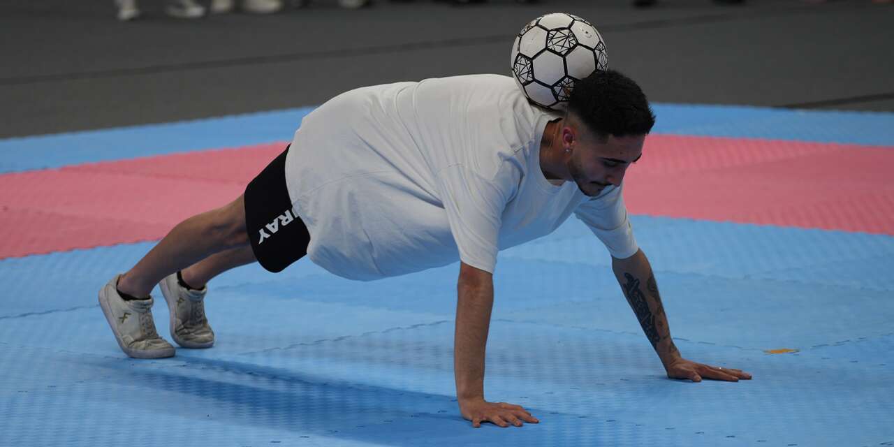 Top cambazı genç yetenek futbolculara taş çıkarttı