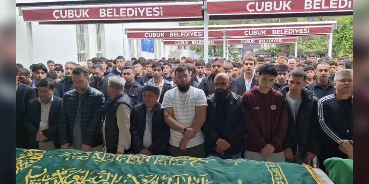 Kaza kurbanı genç futbolcu son dualarla uğurlandı