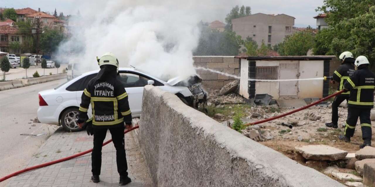 Yahşihan’da koruktan kaza: Otomobil bahçe duvarına çarptı