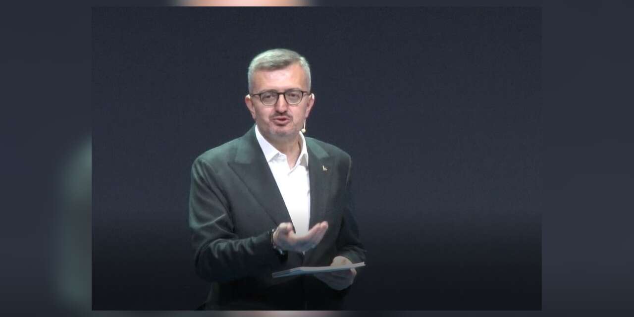İletişim Başkanı Duran: "Kısa videoların bizi derin okumadan mahrum bırakmaması lazım"