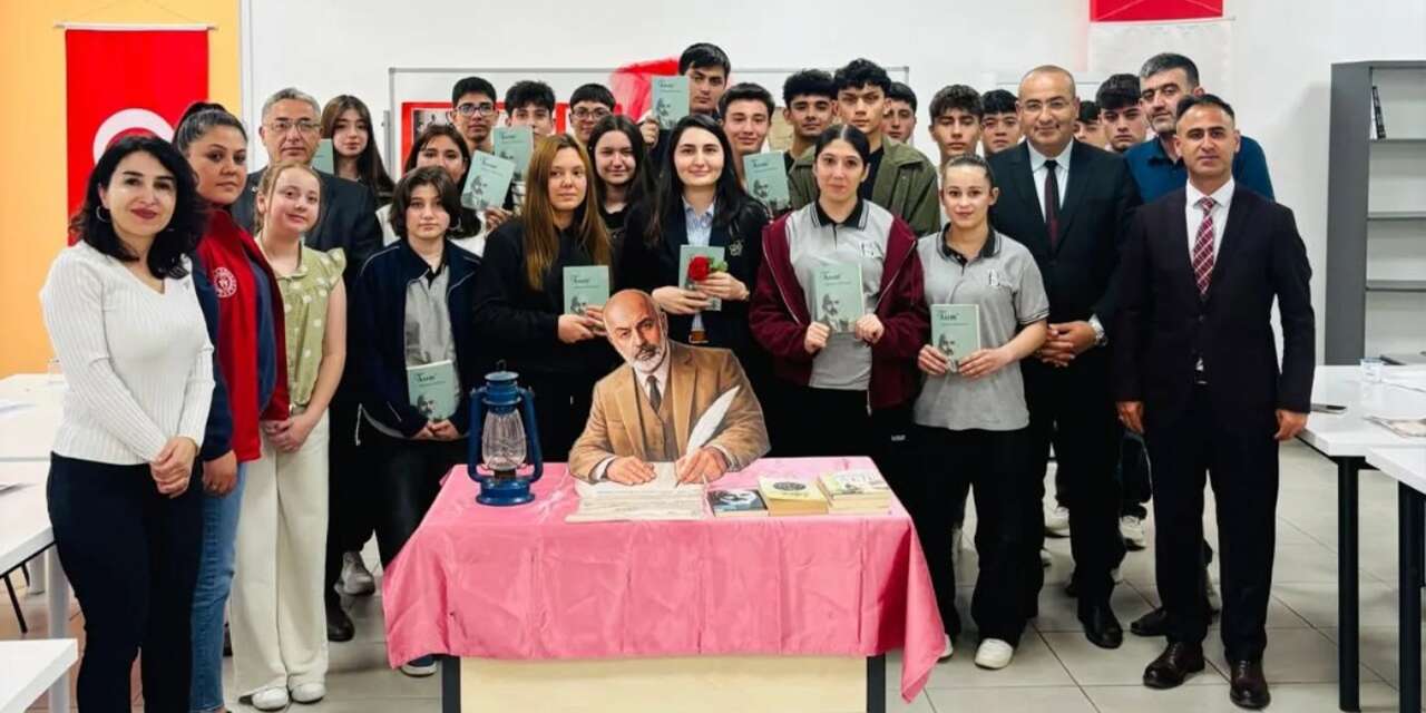 Kaymakam Bozkır Öğrencilerle “Safahat Asım” Etkinliğinde Buluştu