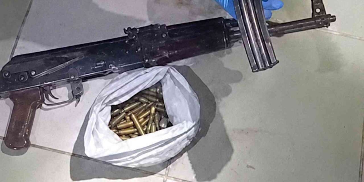 Kırıkkale’de çatıya gizlenen çuvaldan Kalaşnikof çıktı