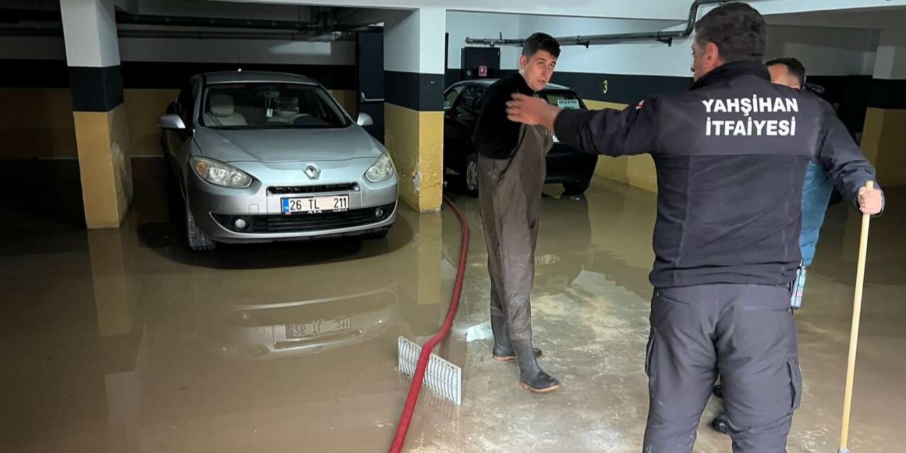 Yahşihan İtfaiyesi Sel Bölgelerinde Seferber Oldu