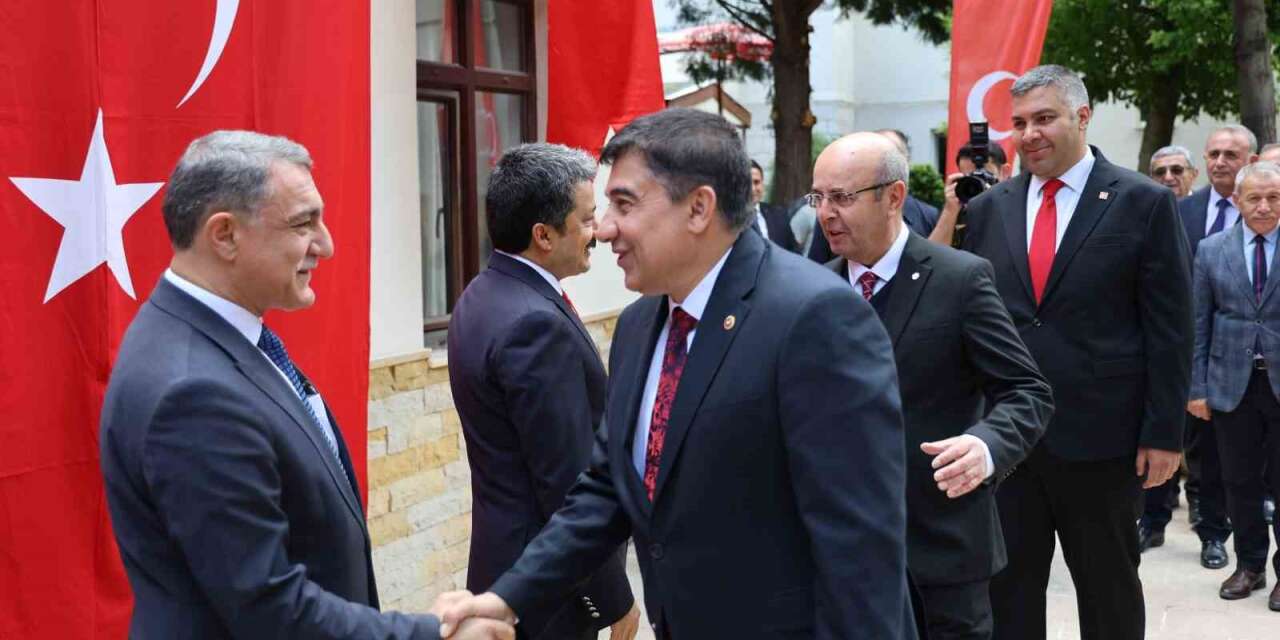 Kırşehir’de devlet protokolü bayramlaştı