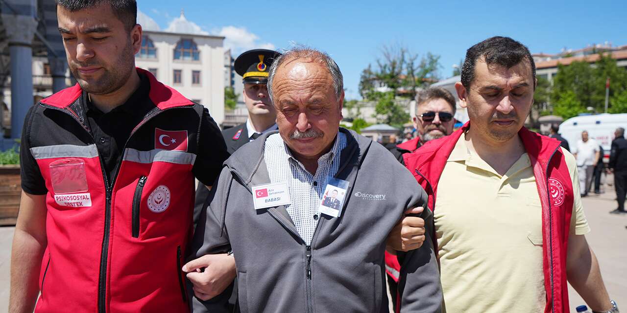 Şehit babasının gururlu duruşu: "Ben de şehit babası oldum