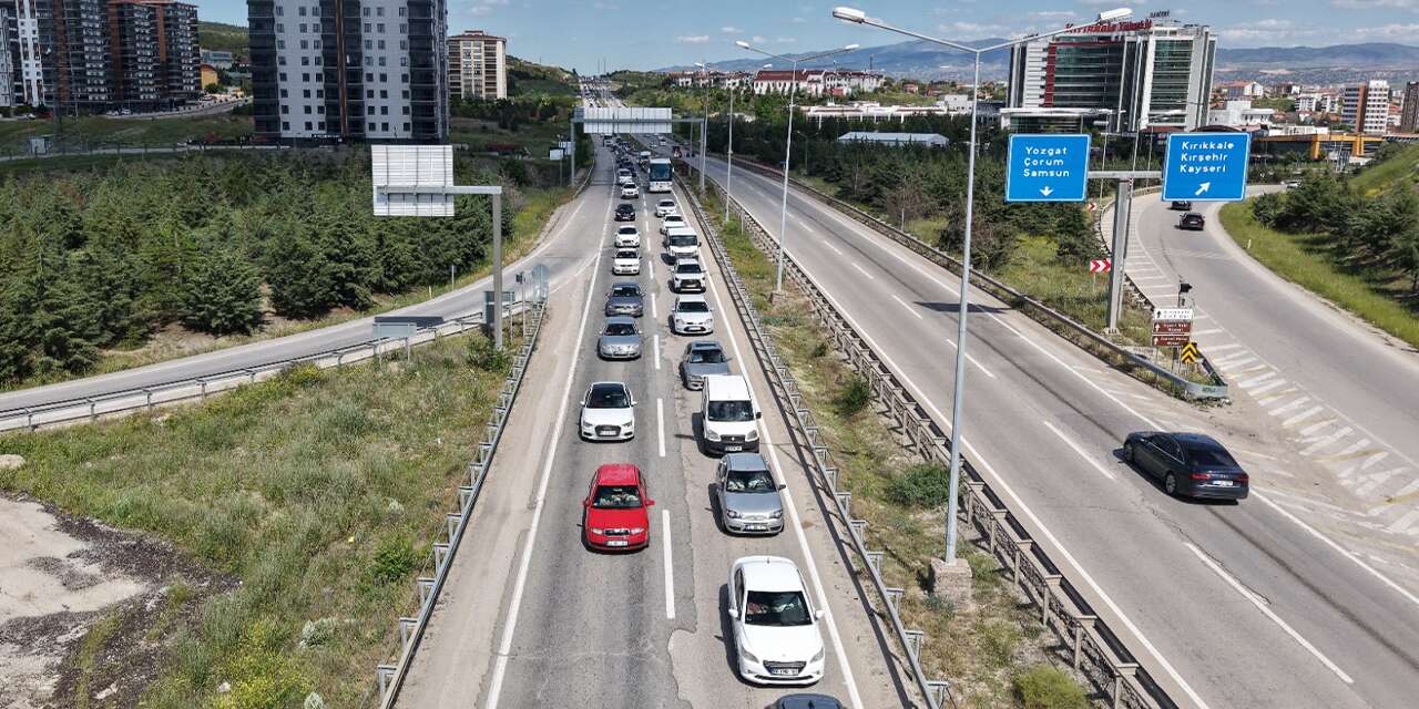 Tatilin son gününde dönüş yoğunluğu arttı