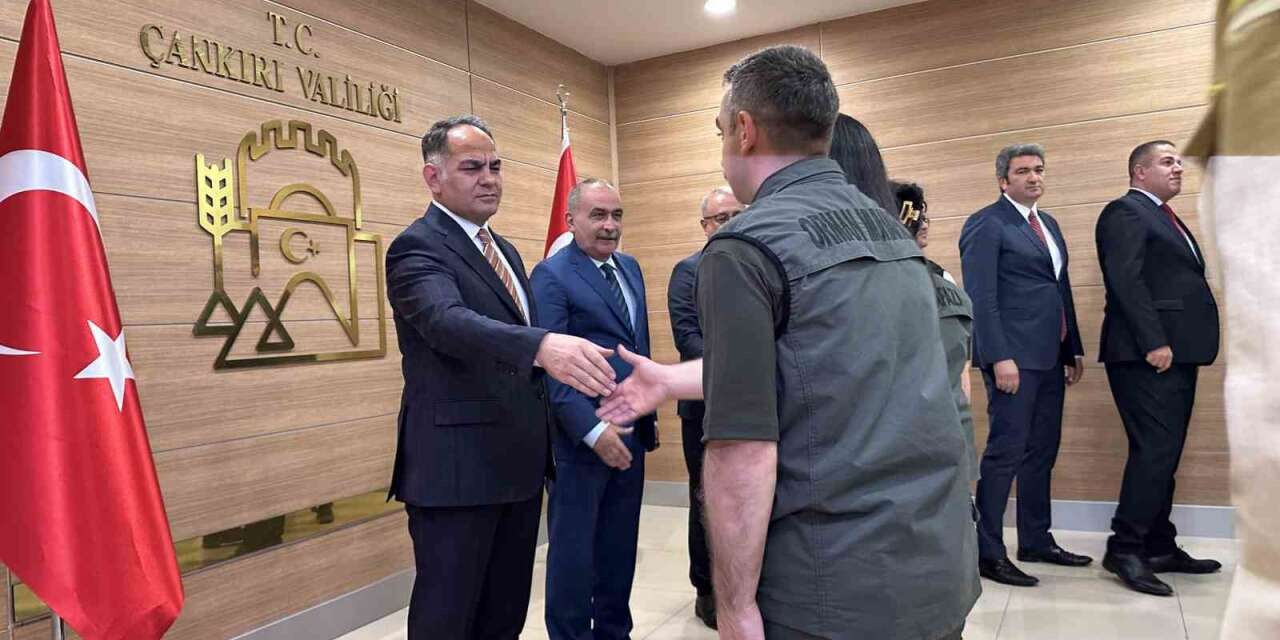 Çankırı’da protokol ile kamu personelleri bayramlaştı