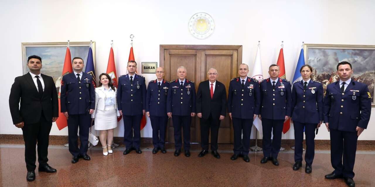 Bakan Güler, Hava Kuvvetleri Komutanlığı personelini kabul etti