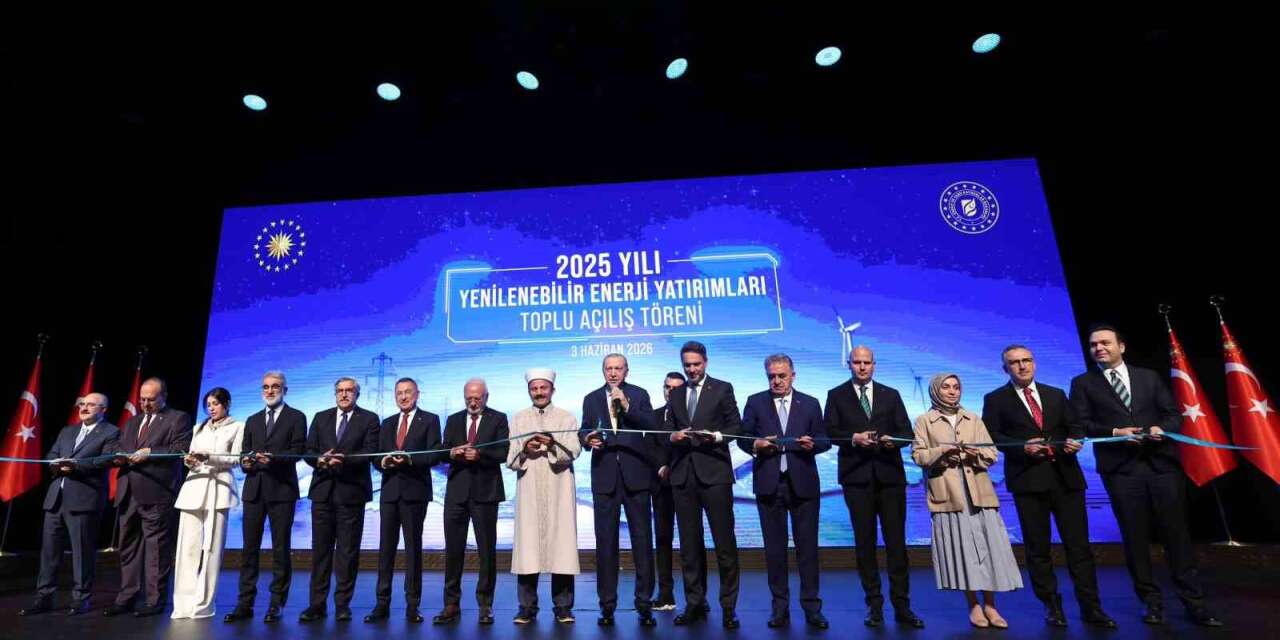 Bakan Bayraktar: "30 milyar dolarlık yatırımla, 30 bin kilometre uzunluğunda elektrik iletim hatları inşa edeceğiz"