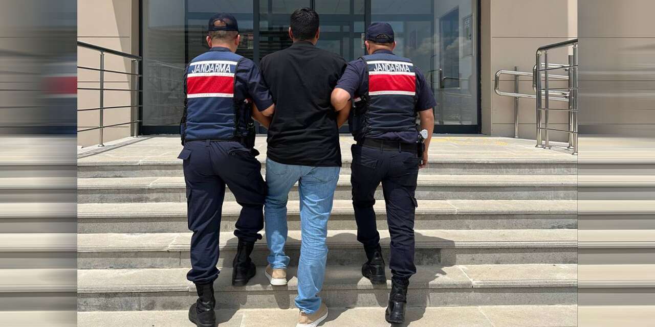 Aranan 2 hükümlüyü jandarma yakaladı