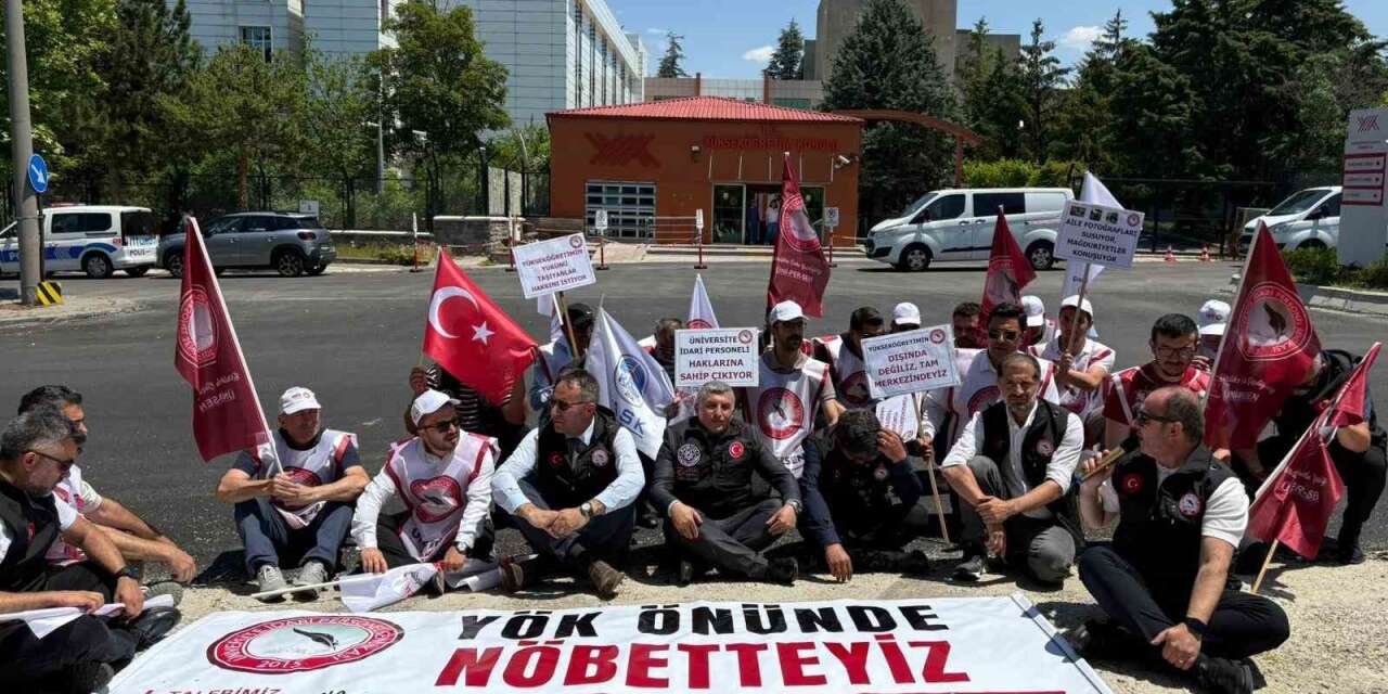 Üniversite idari personelinden YÖK önünde tayin-nakil çağrısı