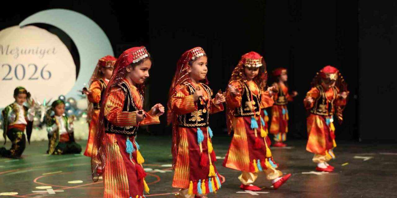 Pursaklar’da minik öğrencilerden unutulmaz mezuniyet gösterisi