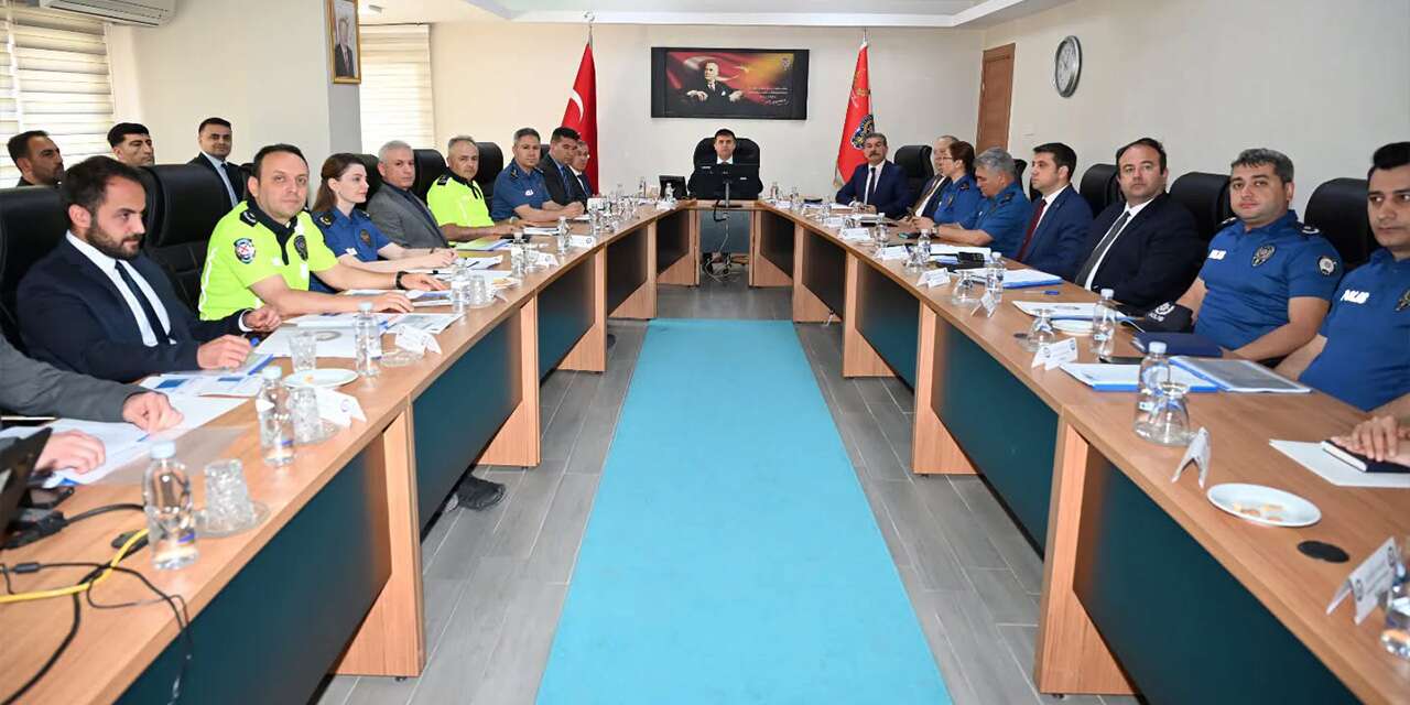 Vali Sarıibrahim, güvenlik çalışmalarını değerlendirdi
