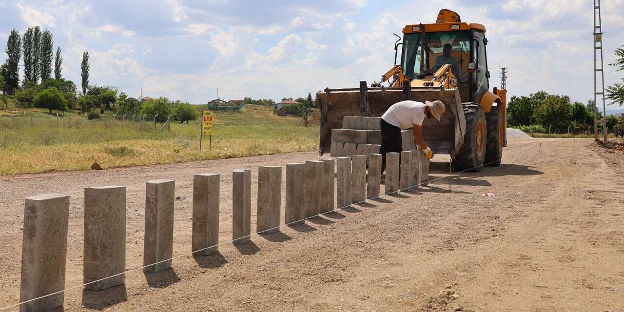 Yuva ve Karşıyaka Mahallesi’nde yol ve kaldırım atağı