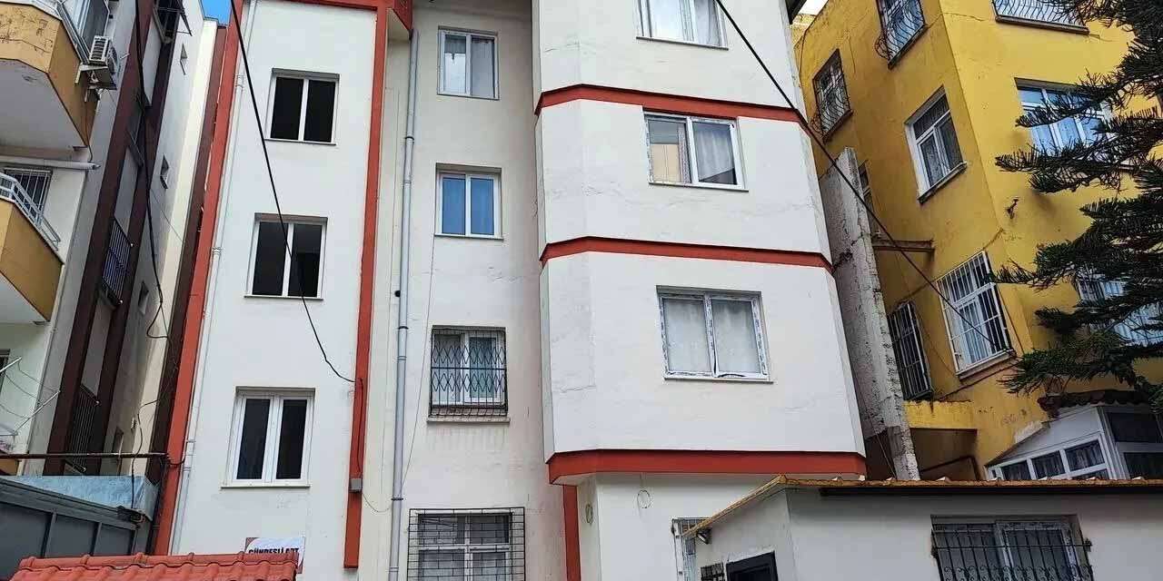 İcra müdür yardımcısı evinde ölü bulundu