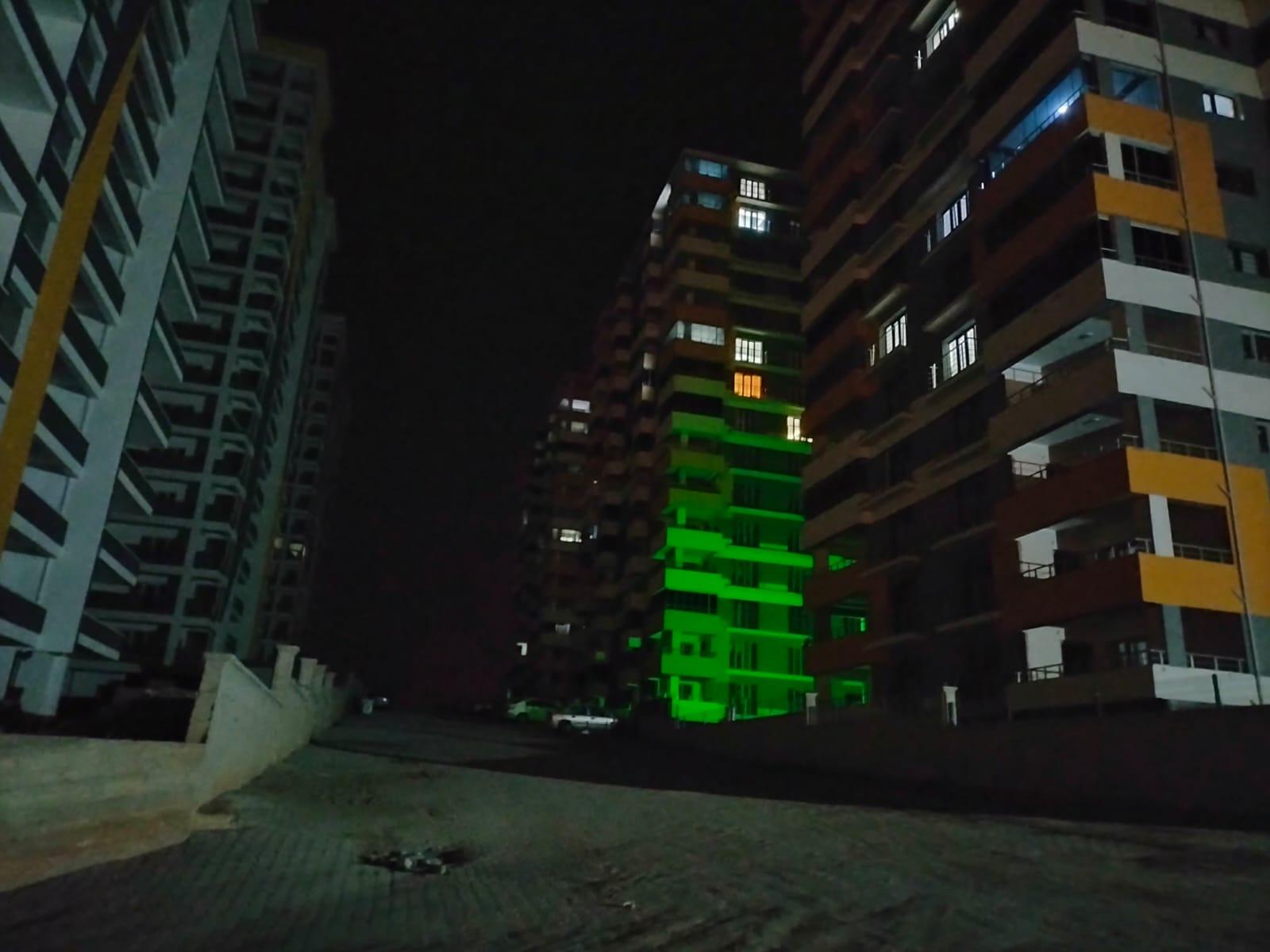 Mahalleli aydınlatma direği bekliyor