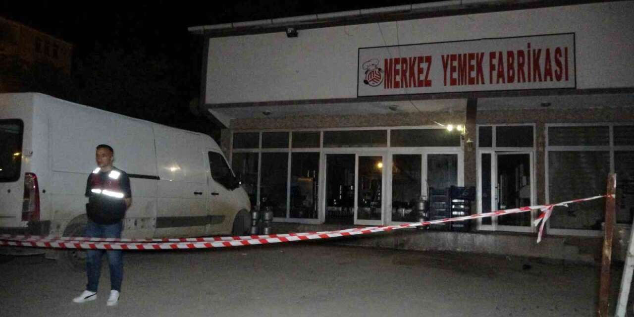 Tartıştığı şahsın iş yerine kurşun yağdırdı: 1 ölü
