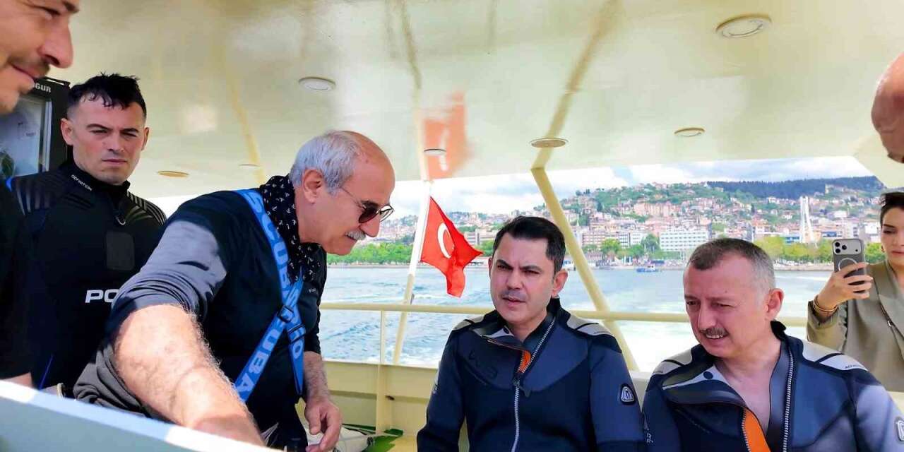 Bakan Kurum, dip çamuru temizliği yapılan İzmit Körfezi’ne daldı