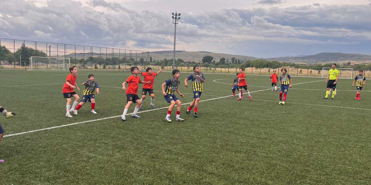 Bahşılı’da geleceğin futbolcuları yetişiyor