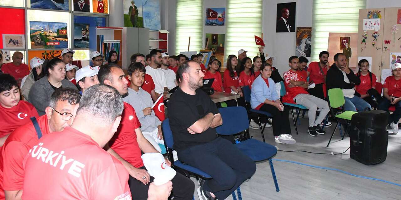 Gençlik Merkezinde Milli Takım Coşkusu