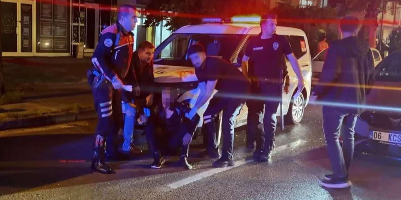 Öfkeli baba, kızını rahatsız eden gencin kulağını kesti