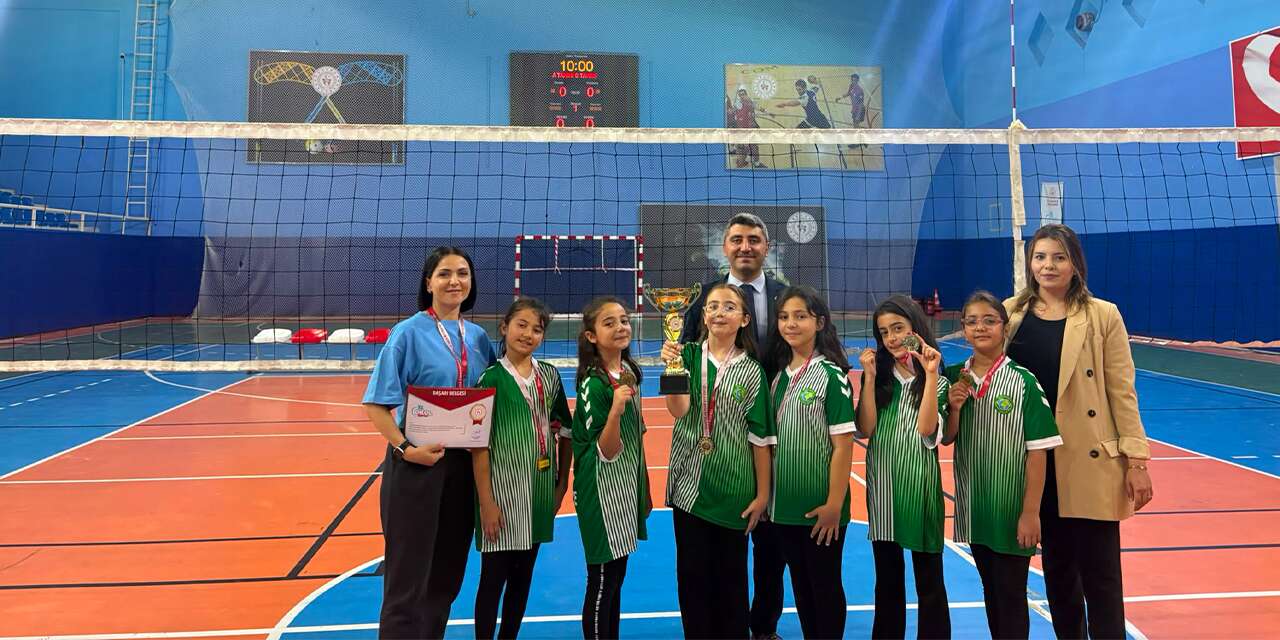 Özel Süleymaniye Koleji Voleybolda Şampiyon Oldu