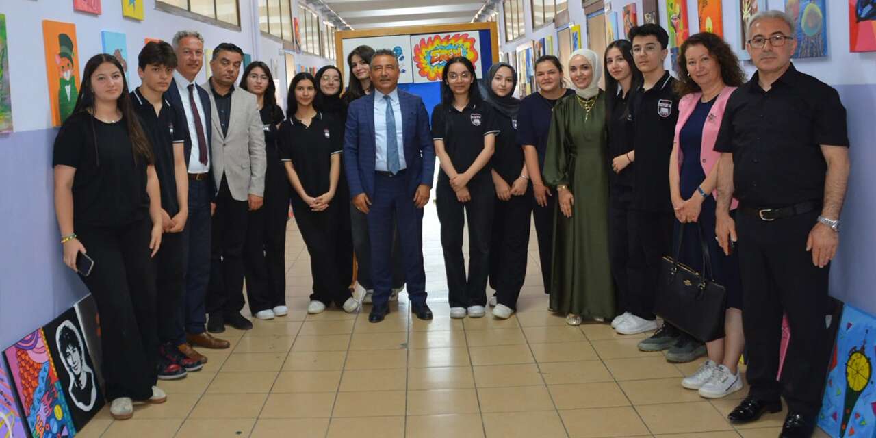 Liselilerin resimleri herkesi hayran bıraktı: Çok güzel hareketler bunlar