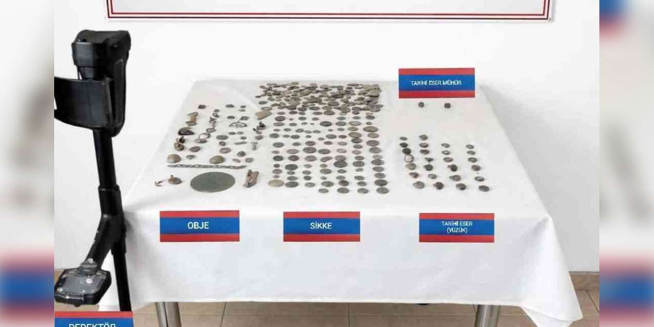 Tarihi eser nitelikli objeler ele geçirildi