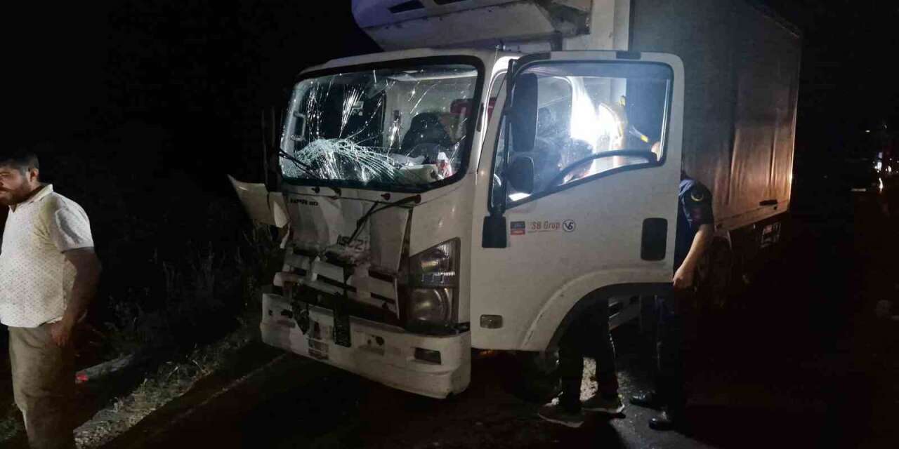 Kamyon ile traktör çarpıştı: 1 ölü, 2 yaralı