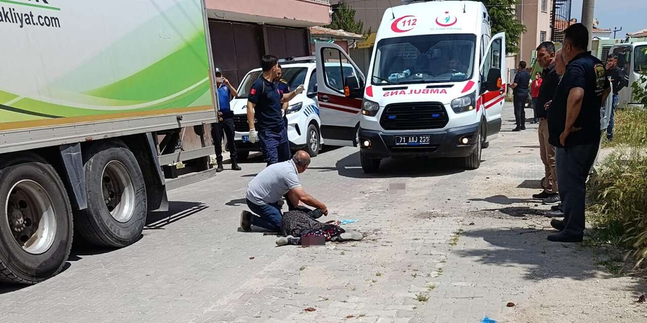 Çelebi’de korkunç kaza! Kamyon yaşlı kadına çarptı!