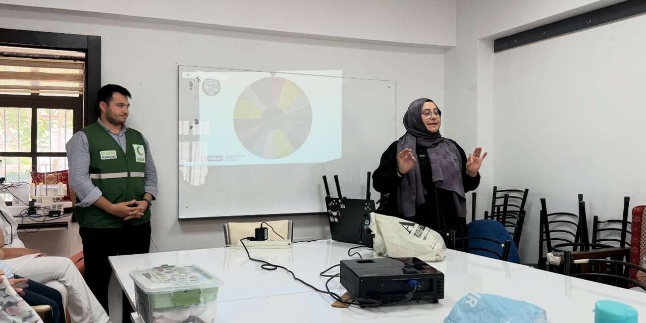 Kadınlara bağımlılıkla mücadele anlatıldı: Yeşilay her yerde!