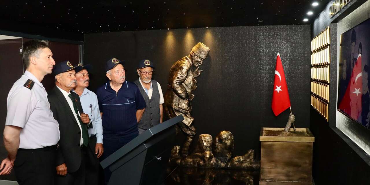 Jandarma Komutanlığında şehitler köşesi duygulandırdı