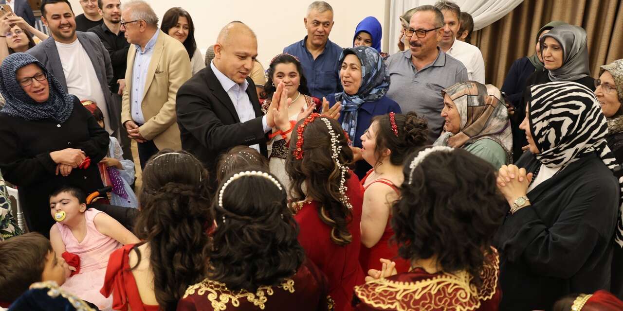 Özel bireyler için özel gece: Kınalar yandı, gözyaşları sel oldu