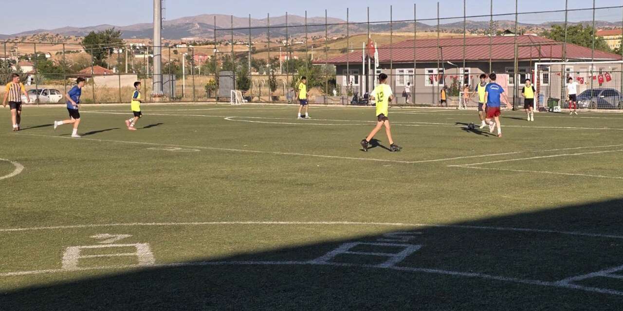 Kırıkkale'de geleceğin futbolcu yıldızları sahaya indi!
