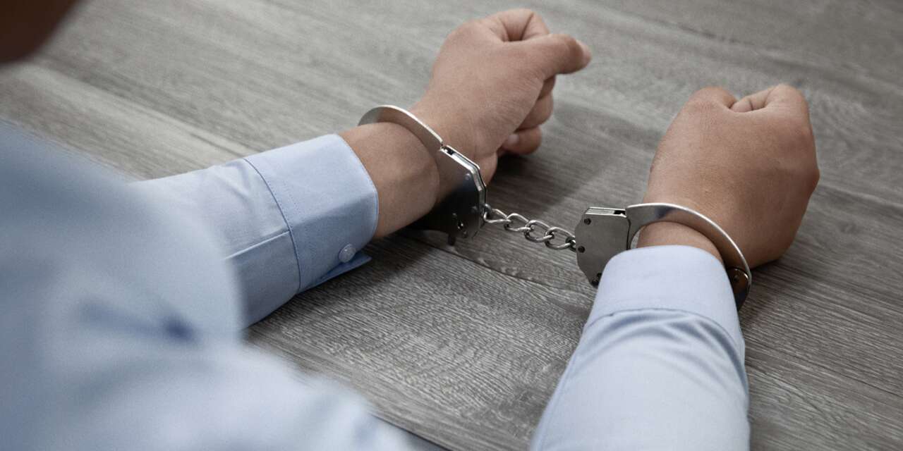 İstanbul’daki çağrı merkezi üzerinden Avrupa’da yüzlerce kişiyi dolandıran şebeke çökertildi