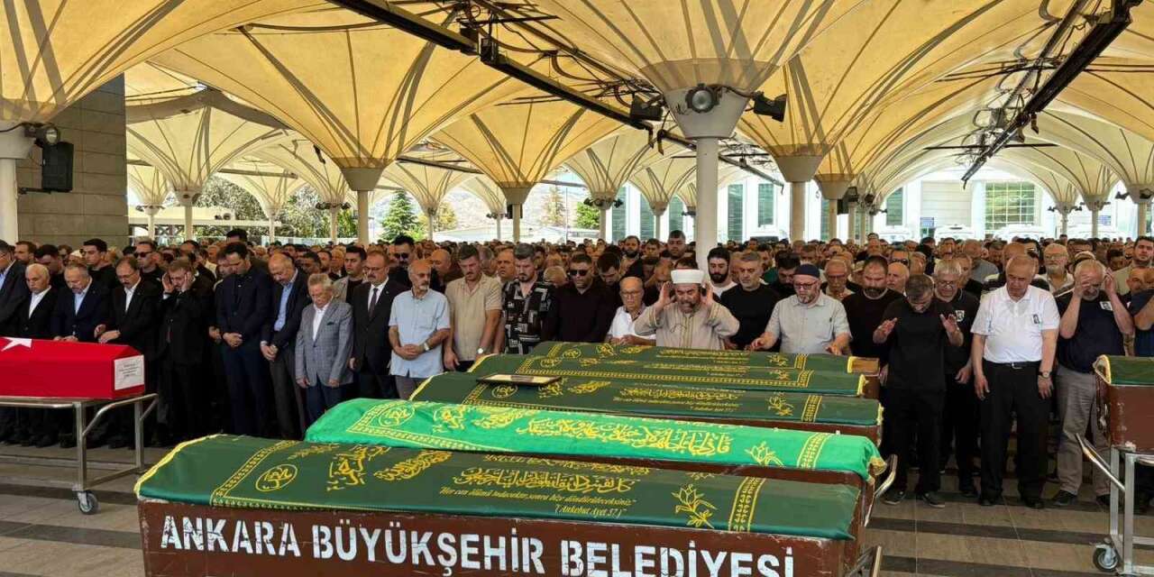Bıçakla yaraladığı babası tarafından öldürülen saldırganın 8 farklı suçtan kaydı olduğu ortaya çıktı
