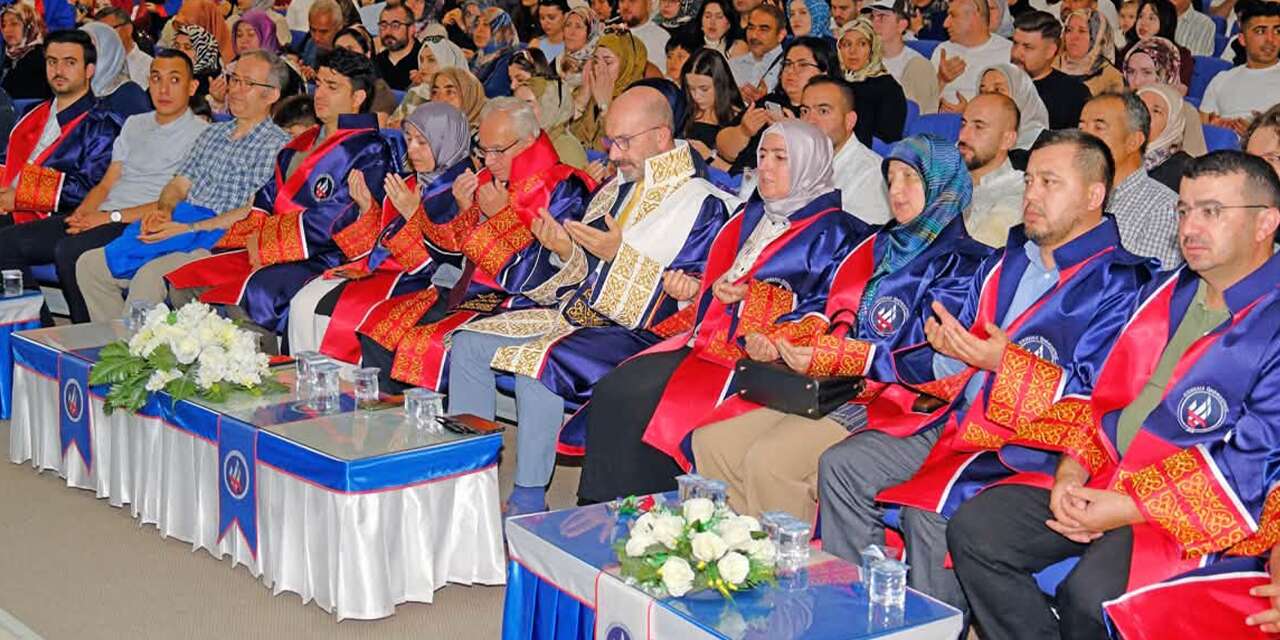 Kırıkkale Üniversitesi’nden dualar eşliğinde mezun oldular