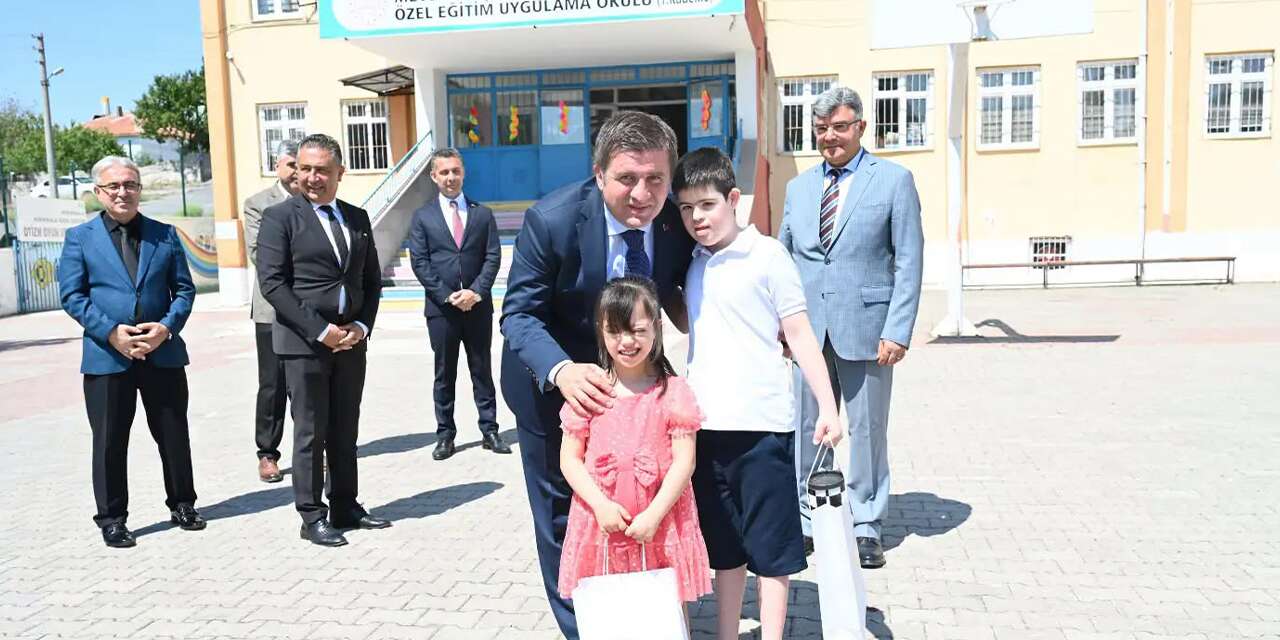 Çocuklar gülünce ortaya çıkan manzara herkesi duygulandırdı!