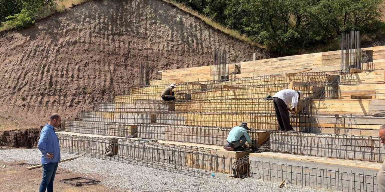 Tosya’da inşa edilen güreş sahası ile düğün salonunda çalışmalar sürüyor