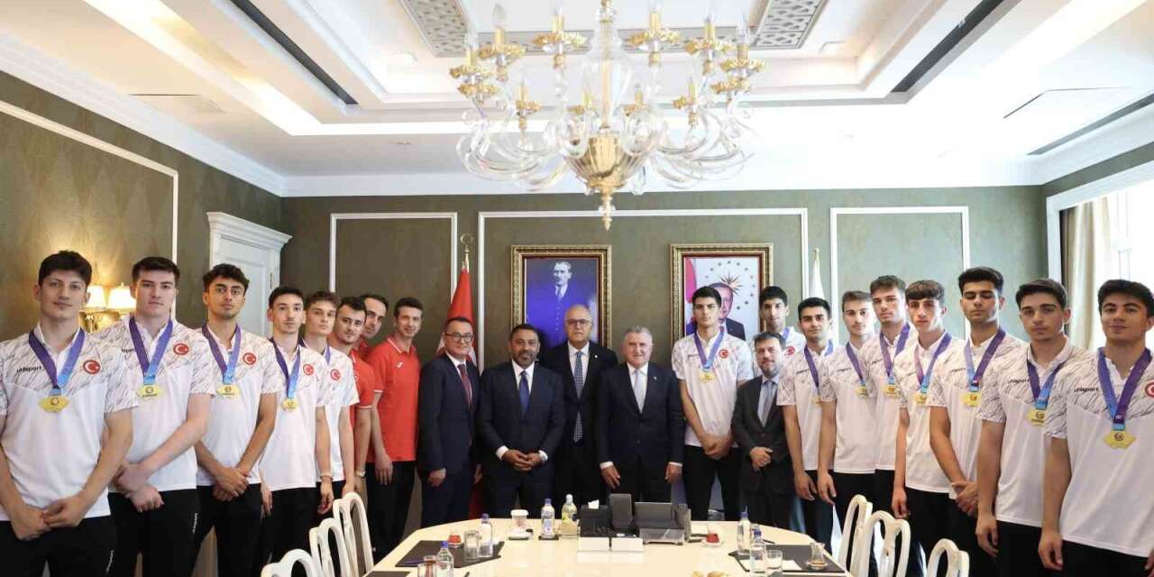 Bakan Bak: "İstikrarlı başarılarla voleybol ülkesi haline geldik"