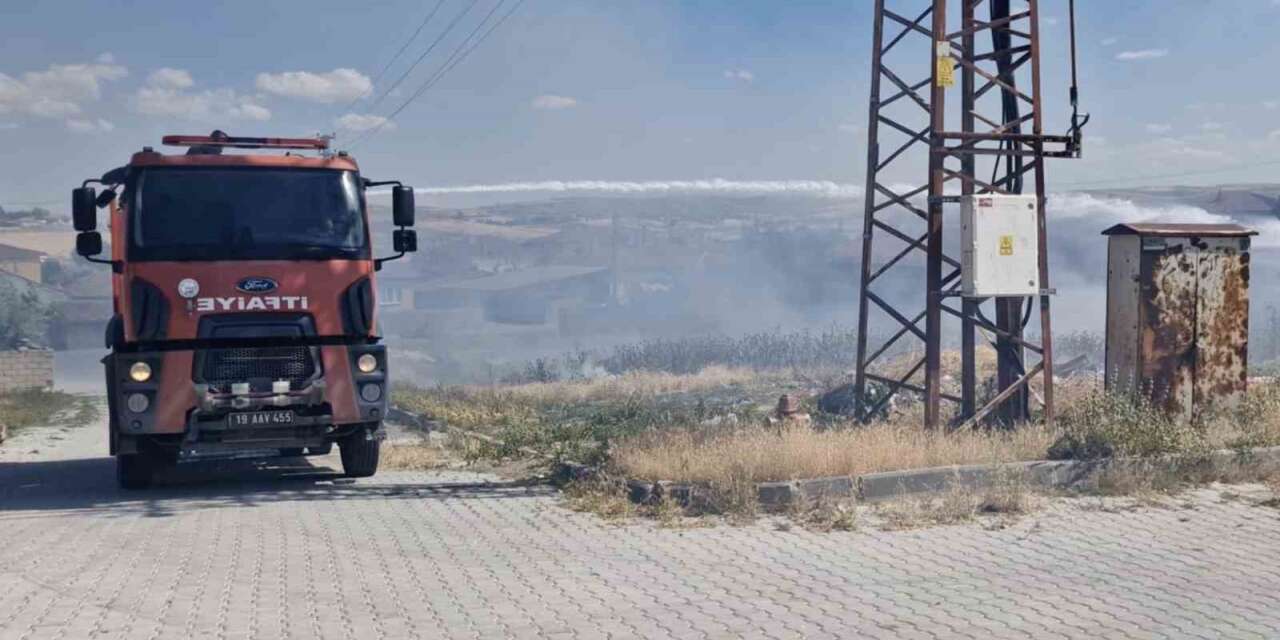 Çorum’da örtü yangınını itfaiye söndürdü