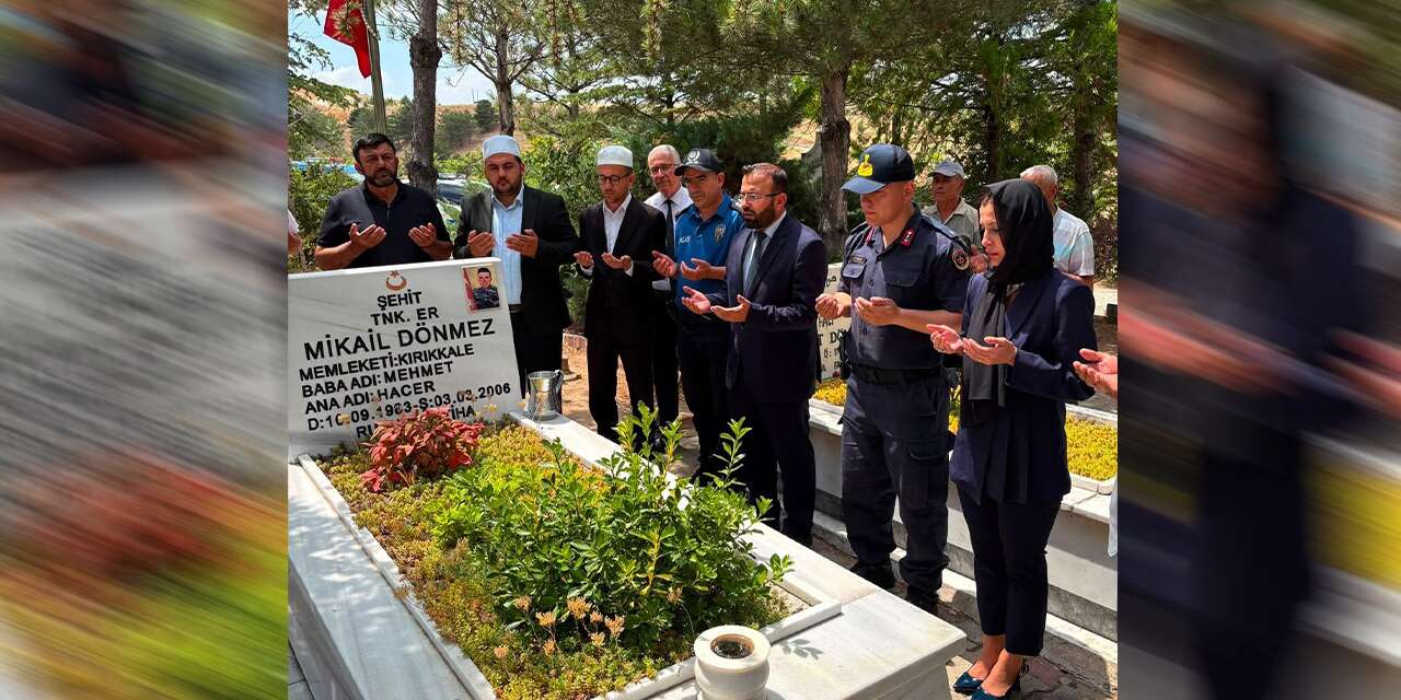 15 Temmuz’da duygusal anlar! Şehitler dualarla anıldı
