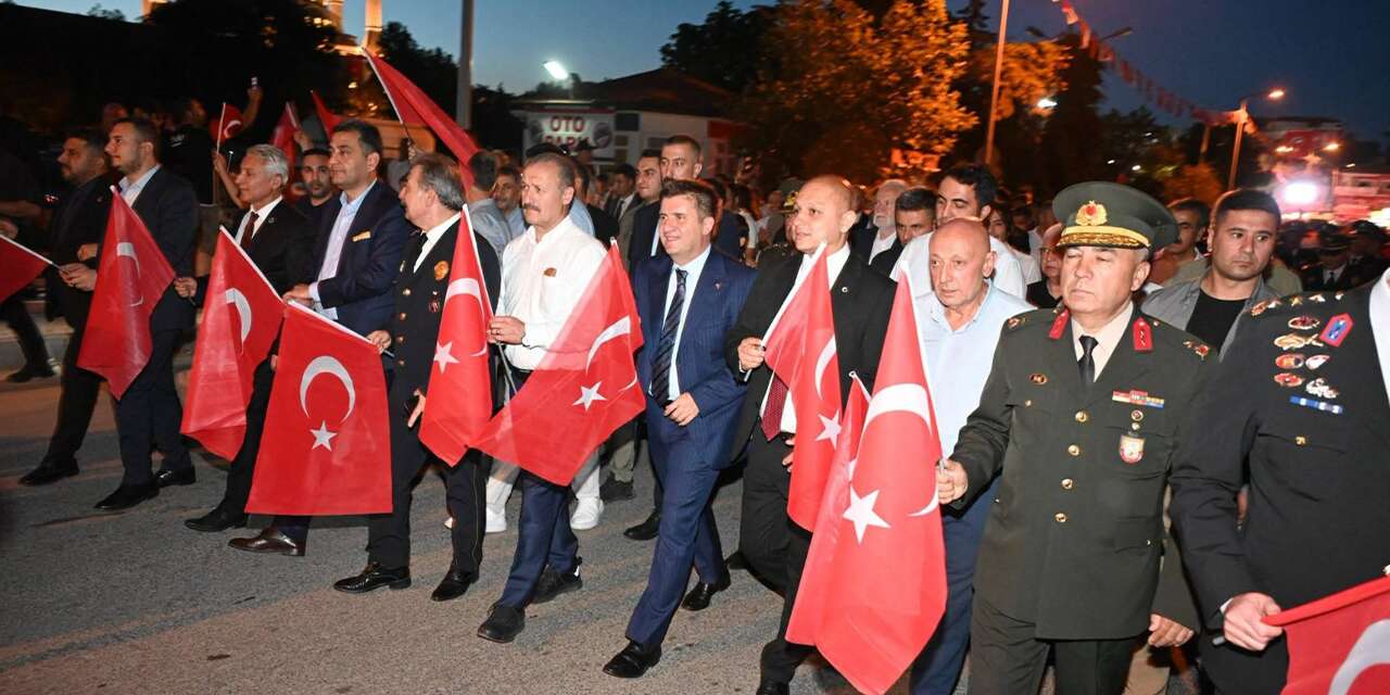 15 Temmuz'da tek yürek oldular: Meydanda vatan nöbeti