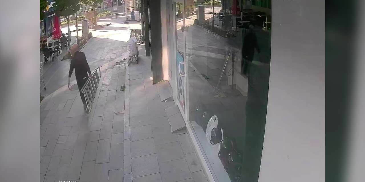 İş yerine girebilmek için çıktığı merdiven sonu oldu
