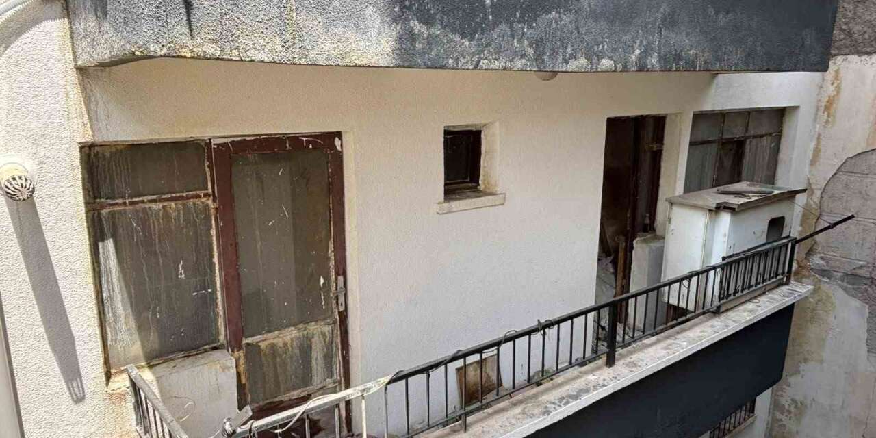 Ankara’da yaşlı çifte ait evden kamyon dolusu çöp çıkartıldı