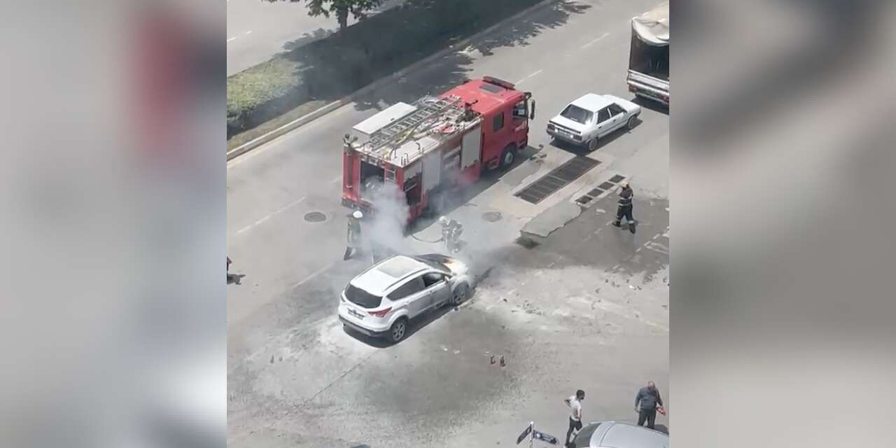 Çorum’da cipte çıkan yangını vatandaşlar ve polis söndürdü
