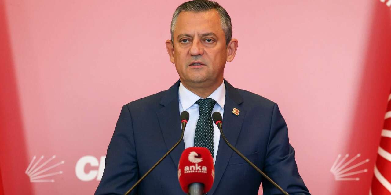 Özgür Özel, CHP'den ayrıldı! Partisine veda etti!