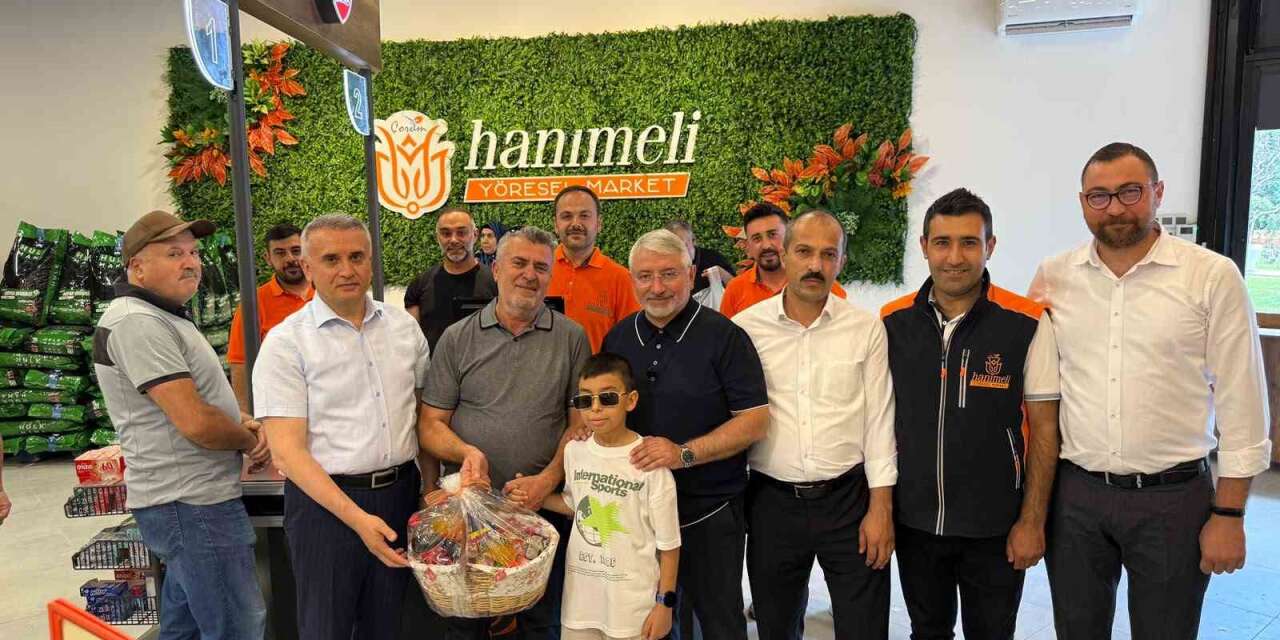 Hanımeli Yöresel Market’in bininci müşterisine sürpriz hediye