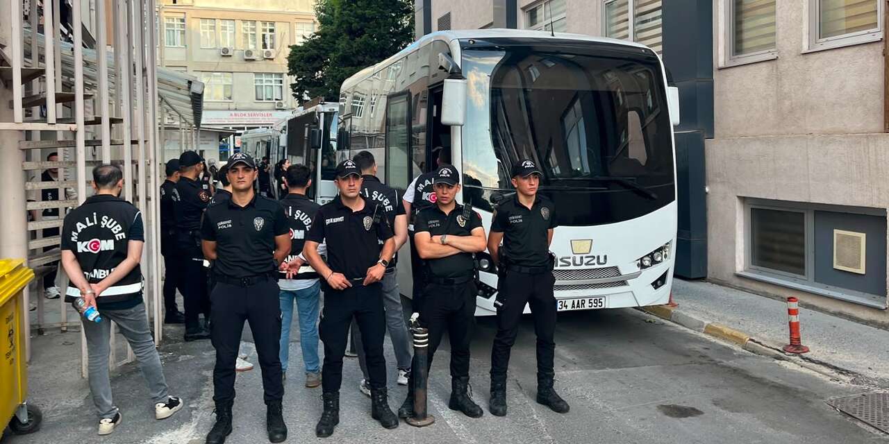 Gözaltına alınan şüpheliler sağlık kontrolünden geçirildi